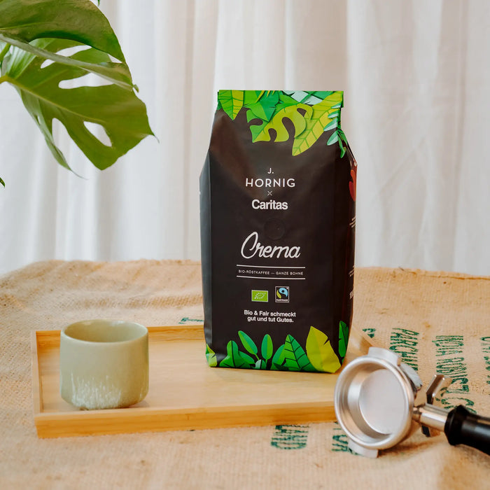 J. Hornig x Caritas Crema Bio Fairtrade Kaffee ganze Bohne als Produktaufnahme