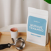 J. Hornig Guatemala Huehuetenango Spezialitätenkaffee mit zwei Espressotassen auf einem Tablett.