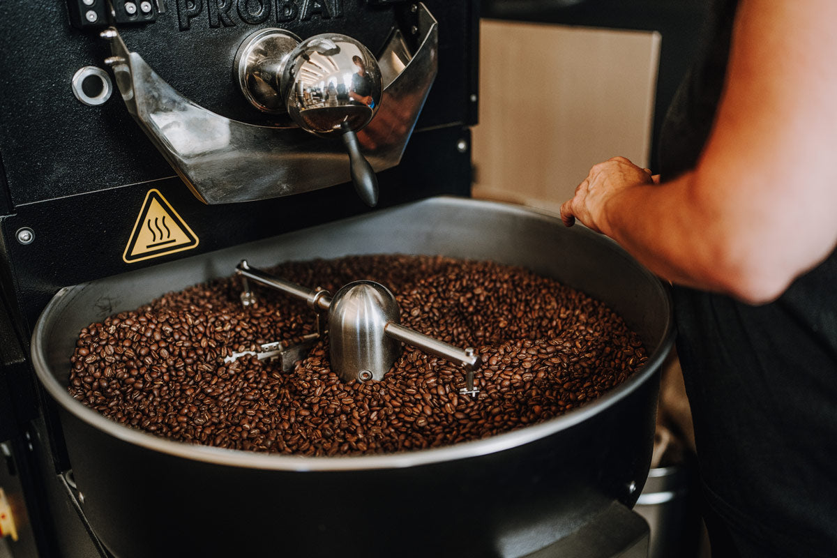 Rötung von Kaffeebohnen in einem Röster