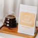 J. Hornig Las Palmas Spezialitätenkaffee mit Glaskaraffe Filterkaffee auf einem Holztablett.