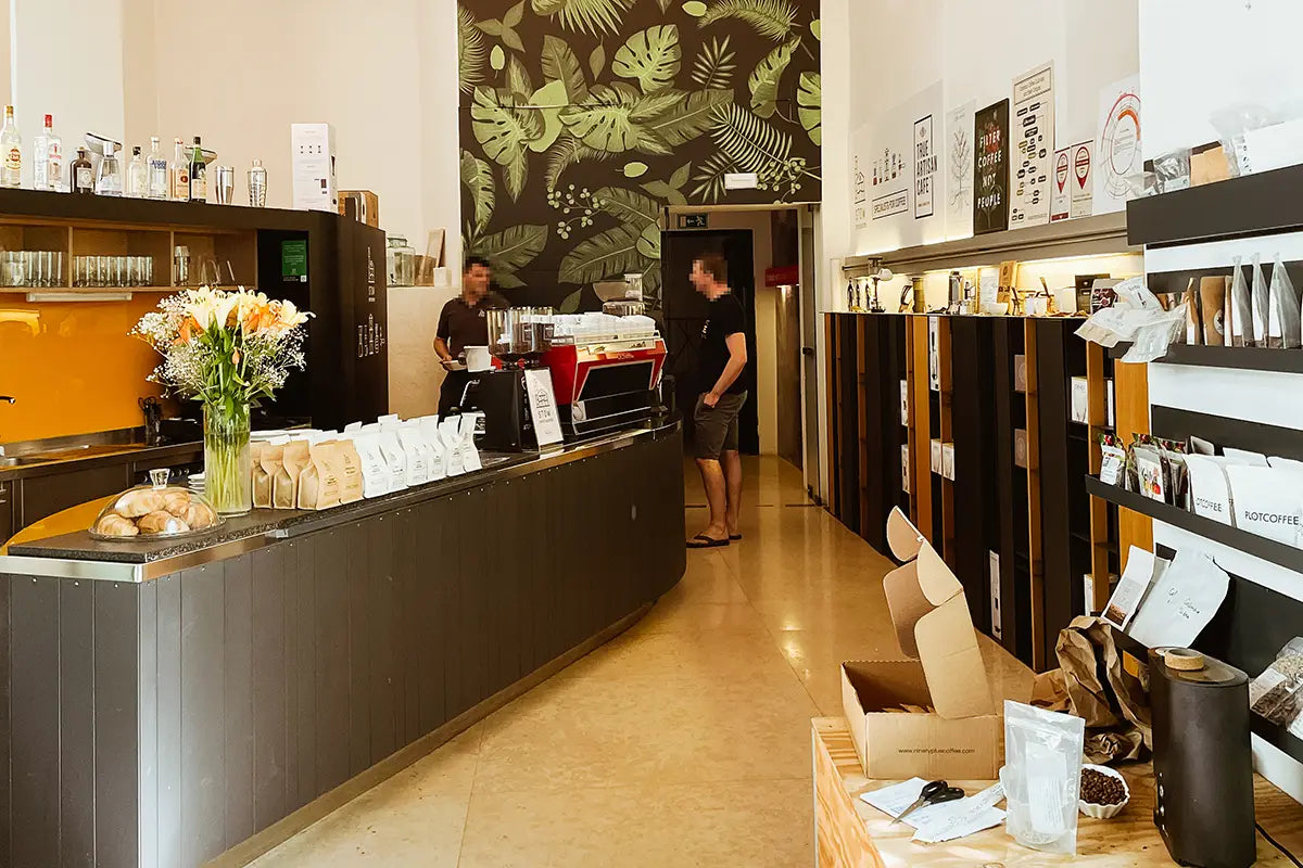 Der Innenraum eines Cafes in Ljubljana.